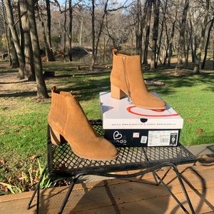 Blondo Camel Boots Waterproof - Never worn -women’s size 9
